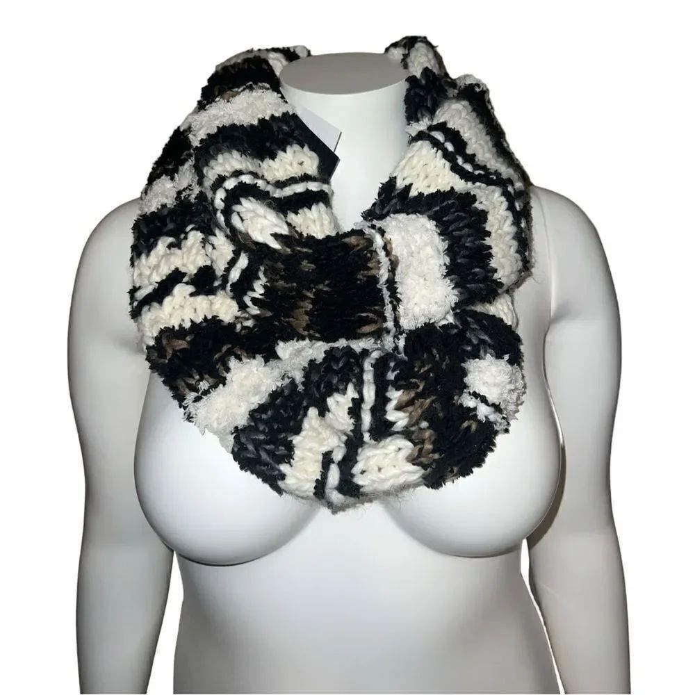 Steve Madden Black & White Chunky Knit Infinity Scarf Neutral NWT